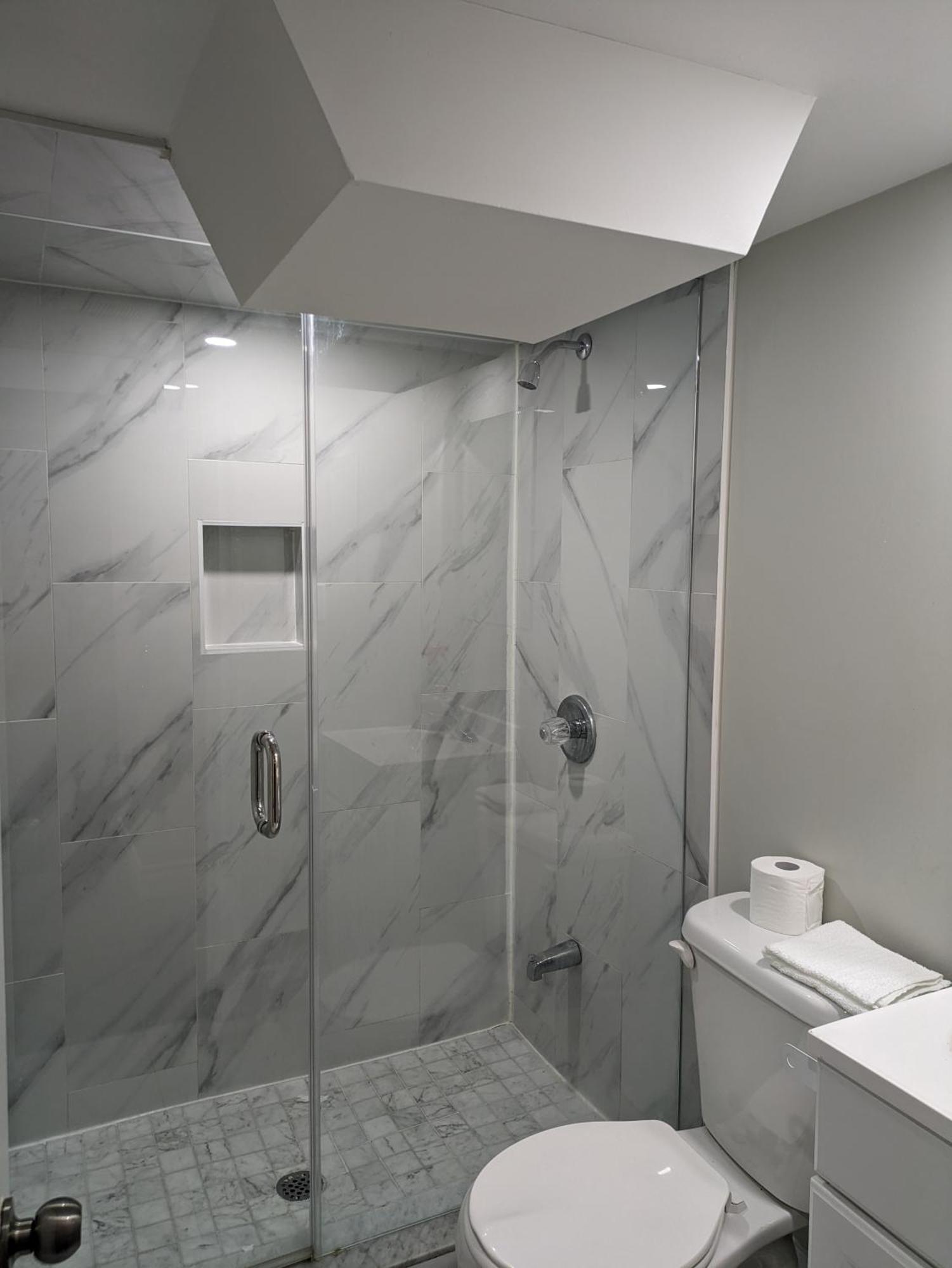 Stunning Furnished 2Bedroom/2Washroom Apartment Brampton Esterno foto