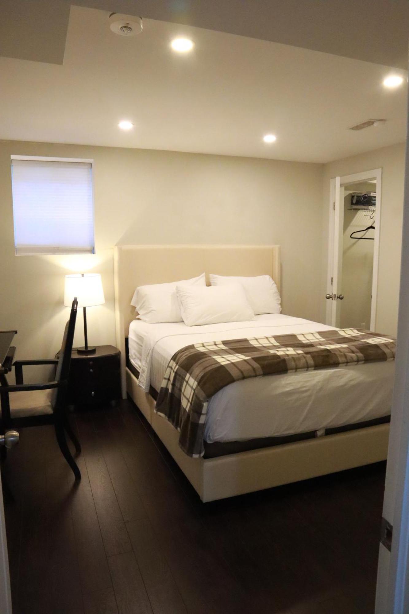 Stunning Furnished 2Bedroom/2Washroom Apartment Brampton Esterno foto