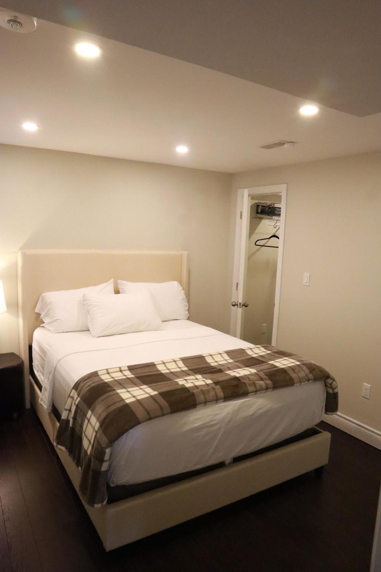 Stunning Furnished 2Bedroom/2Washroom Apartment Brampton Esterno foto
