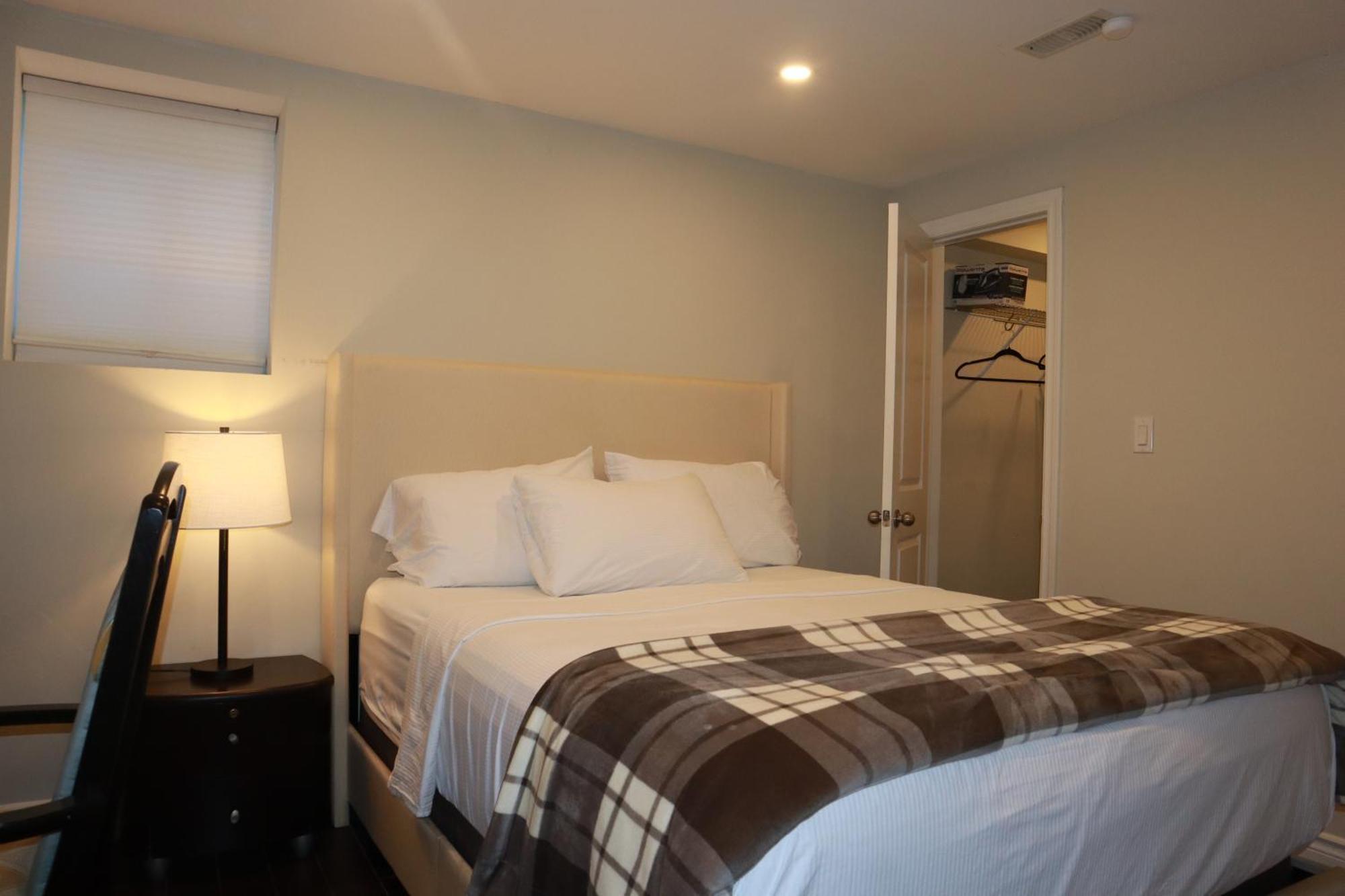 Stunning Furnished 2Bedroom/2Washroom Apartment Brampton Esterno foto